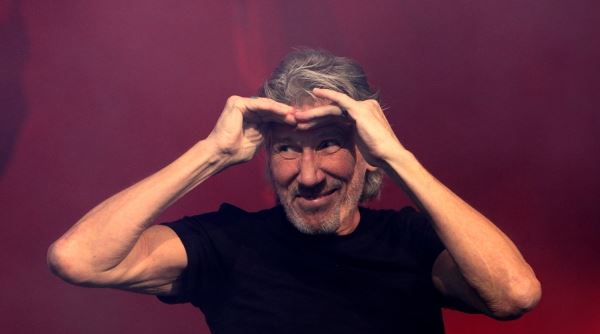 Основатель Pink Floyd послал к черту Марка Цукерберга