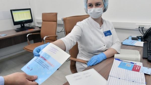 В больницах Москвы плановую помощь будут оказывать только привитым пациентам